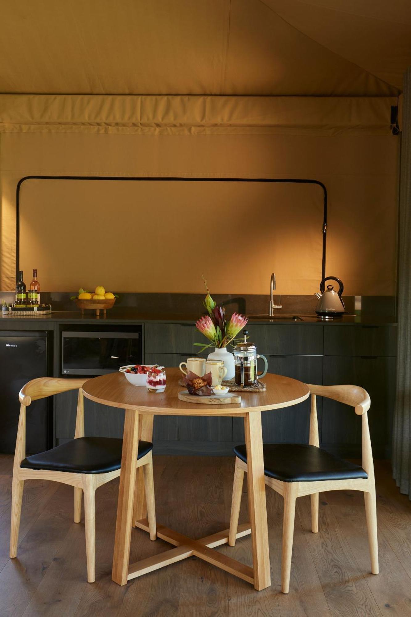 Olio Bello Lakeside Glamping Cowaramup ภายนอก รูปภาพ